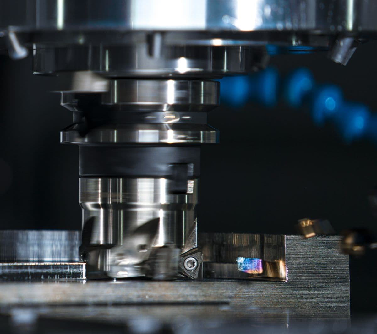 Precision milling in a workshop